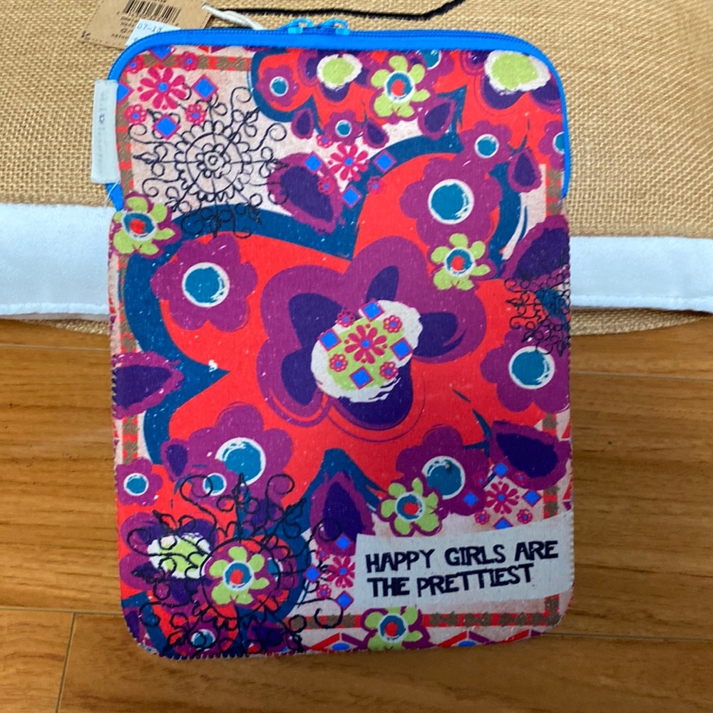 NWT. NATURAL LIFE TABLET CASE